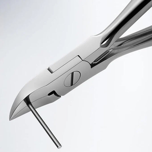 Image showing the precision cut of the Autera EdgeClip nail clipper for a clean manicure.
