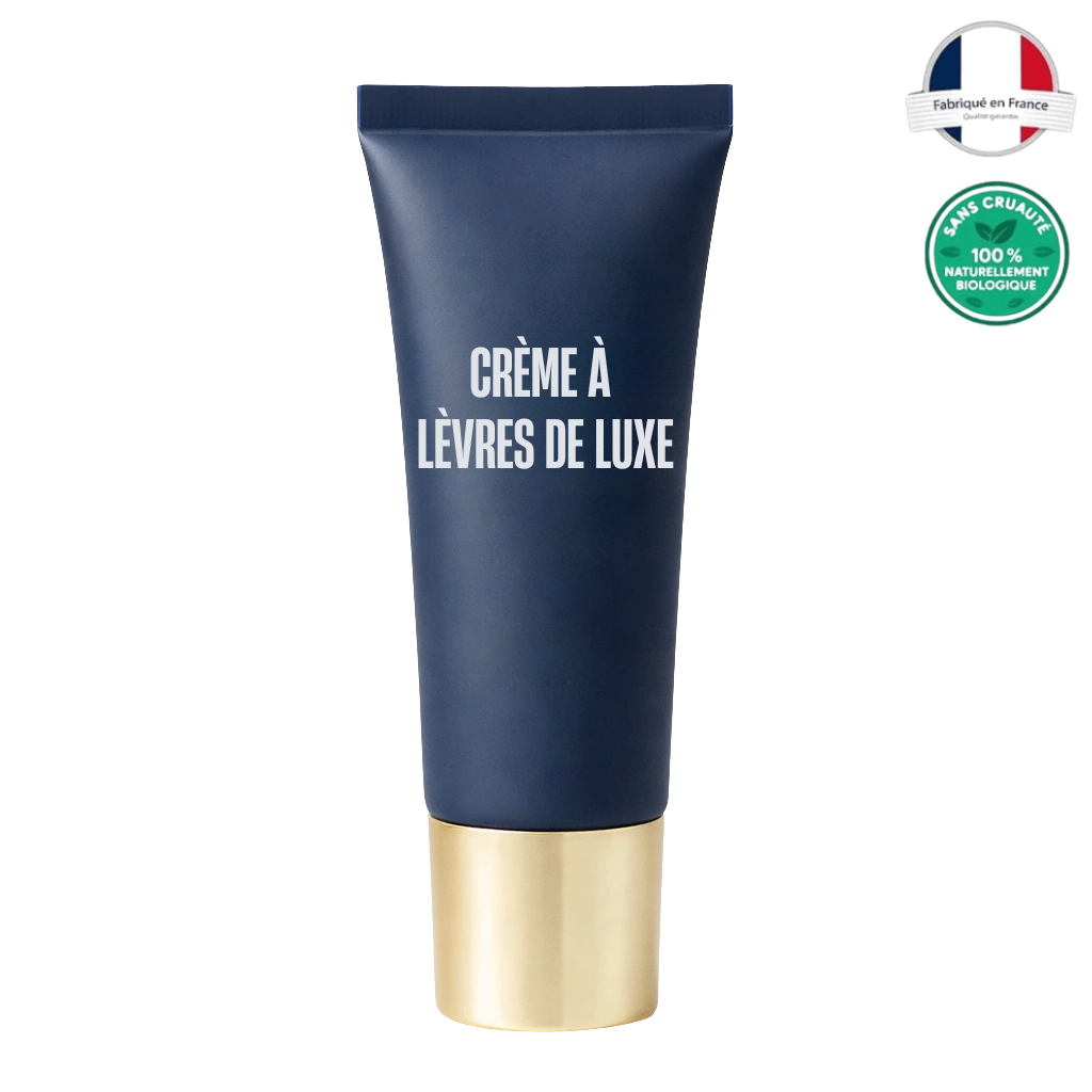 Crème à lèvres de luxe en tube, un soin élégant pour des lèvres lisses et bien définies.