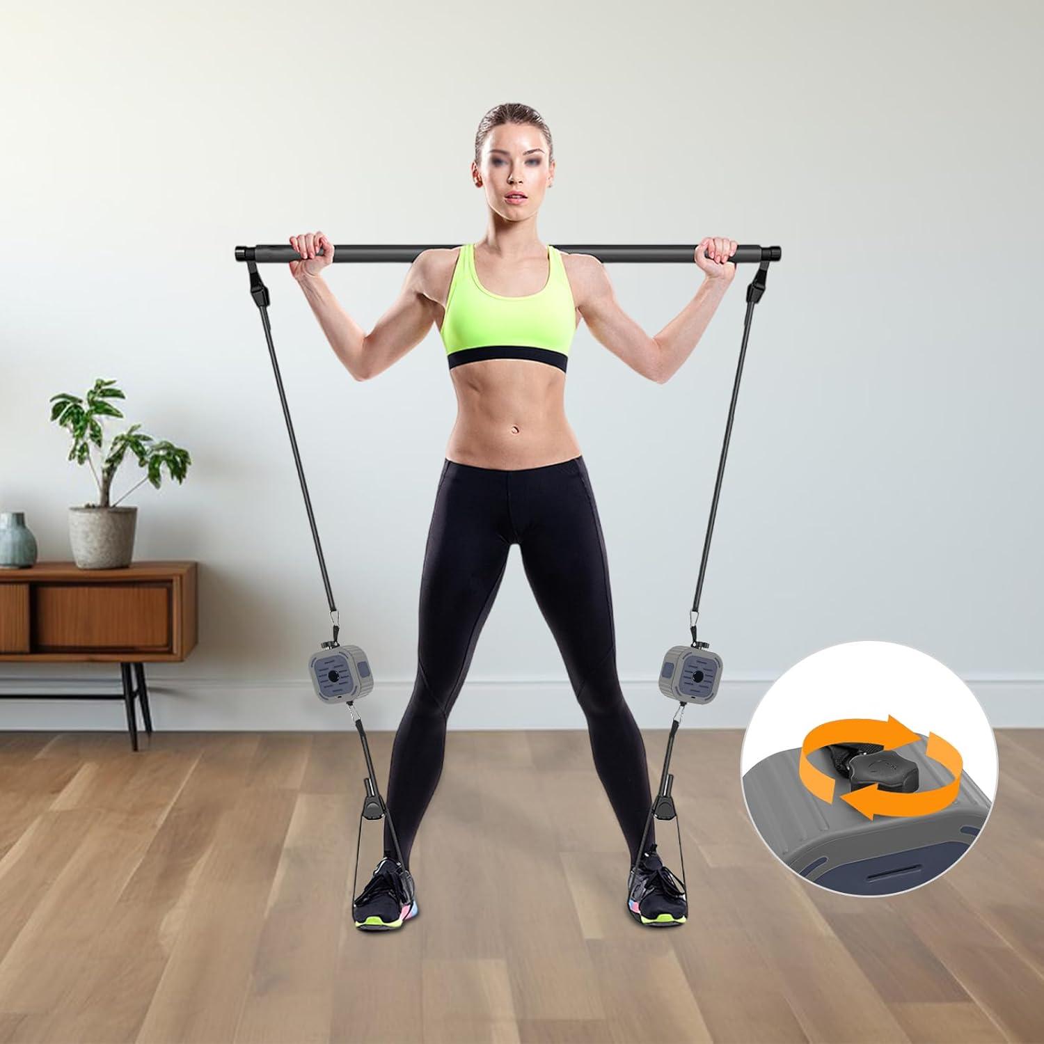 Femme utilisant l'Autera CoreBand pour un entraînement efficace avec des élastiques réglables dans un intérieur moderne.