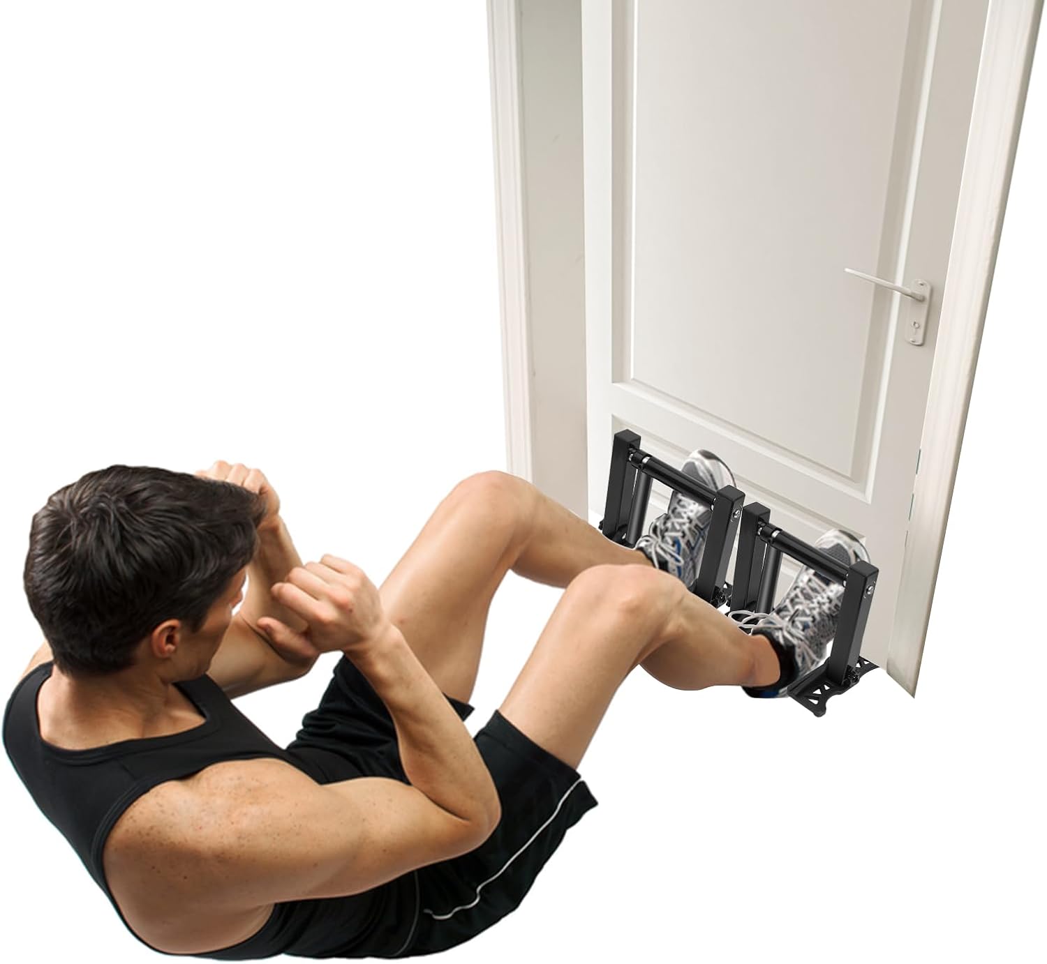 Homme utilisant l’Autera DoorFit, une barre de traction multifonction pour des entraînements chez soi.