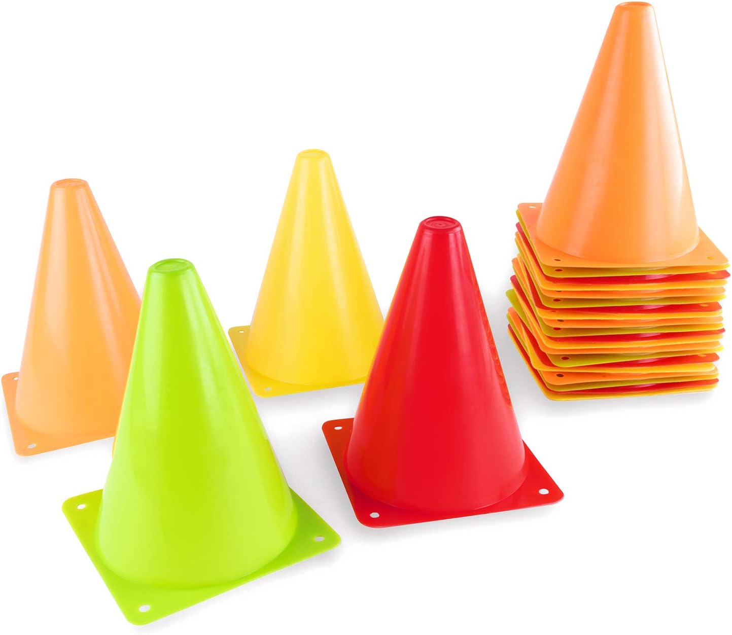Cônes de signalisation colorés en vert, jaune, orange et rouge pour l'entraînement sportif et les jeux d'extérieur.