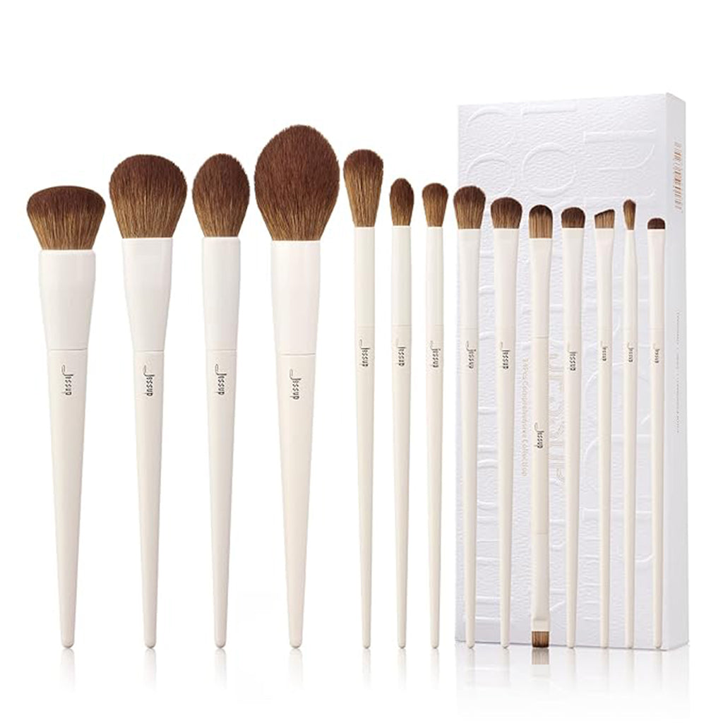 Autera ProBrush Set featuring professional makeup brushes for precise application and a flawless finish.