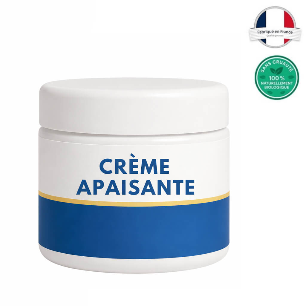 Crème Apaisante Bio dans un pot blanc et bleu, soin de la peau naturel et bio fabriqué en France.